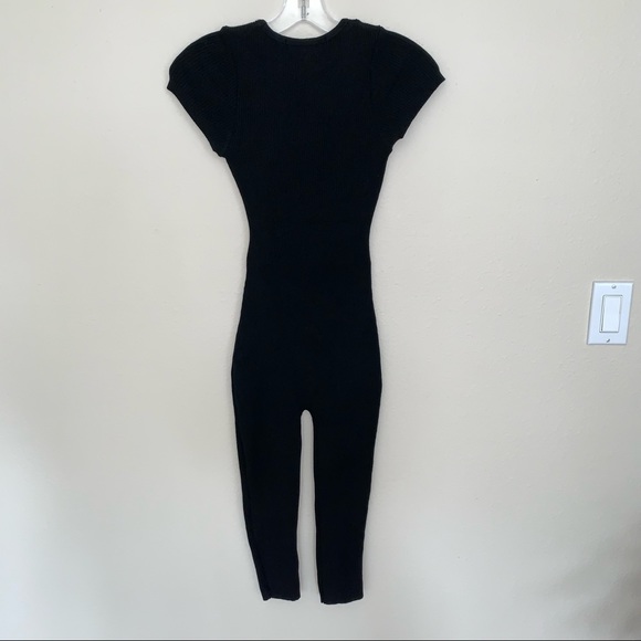OOTDFash Black Short Sleeve Ribbed Romper with Triangle Cutout - Picture 4 of 10